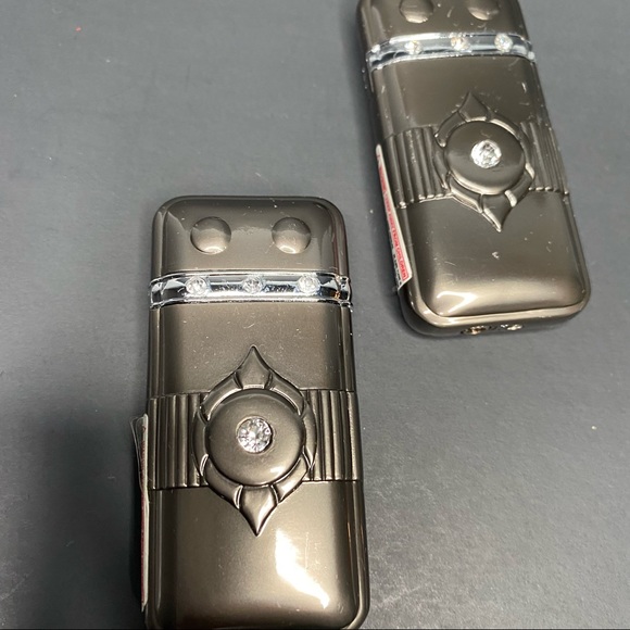 2 New Vintage Dark Gray Tone Rhinestones Lighters Collectibles - Picture 2 of 5